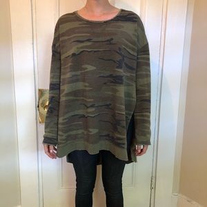 Oversized camo sweatshirt